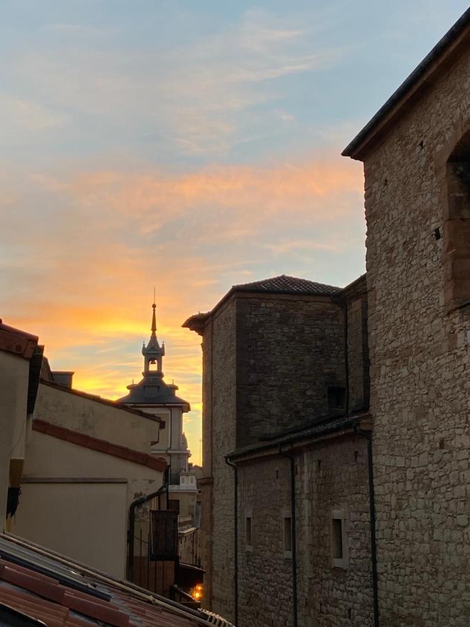 Atico Al Lado Del Ayuntamiento Appartement Oviedo Buitenkant foto